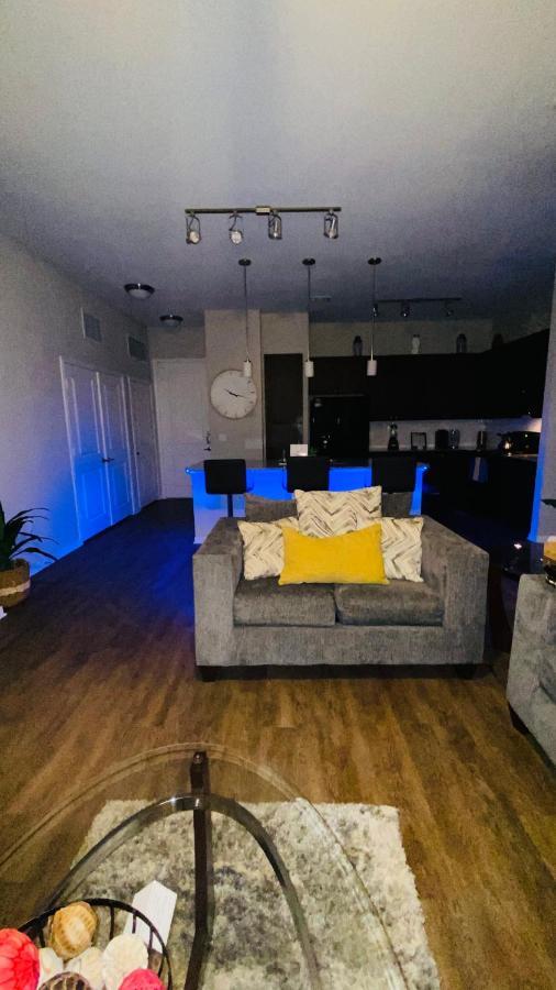 Walk To Nrg-city View Balcony- Free Parking-2bdrm Near Nrg-med Center-galleria-downtown Apartment Houston
