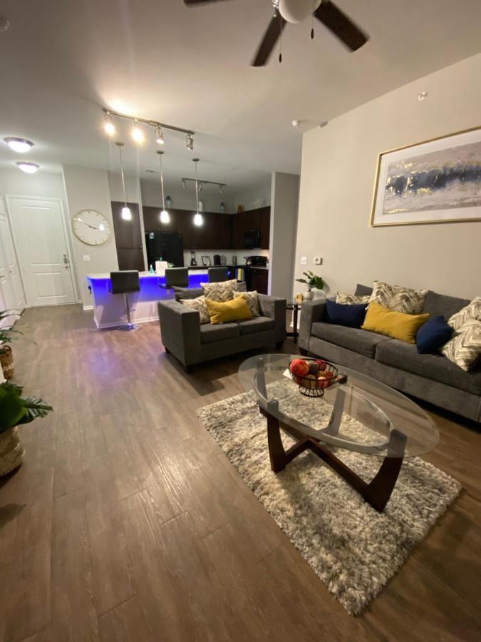 Walk To Nrg-city View Balcony- Free Parking-2bdrm Near Nrg-med Center-galleria-downtown Houston